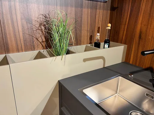 LEICHT Orlando Designküche Nussbaum